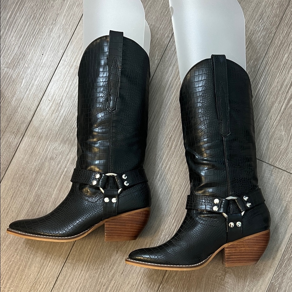 Black Croc-Embossed Western Boots